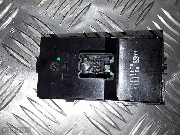 Opel Astra J (2009 - 2012) 13305978 Блок кнопок стеклоподъемников — фото 3
