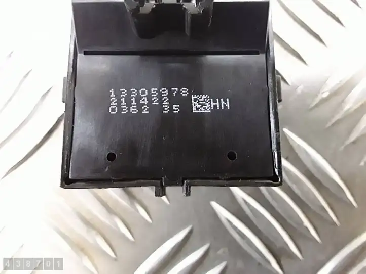 Opel Astra J (2009 - 2012) 13305978 Блок кнопок стеклоподъемников — фото 4