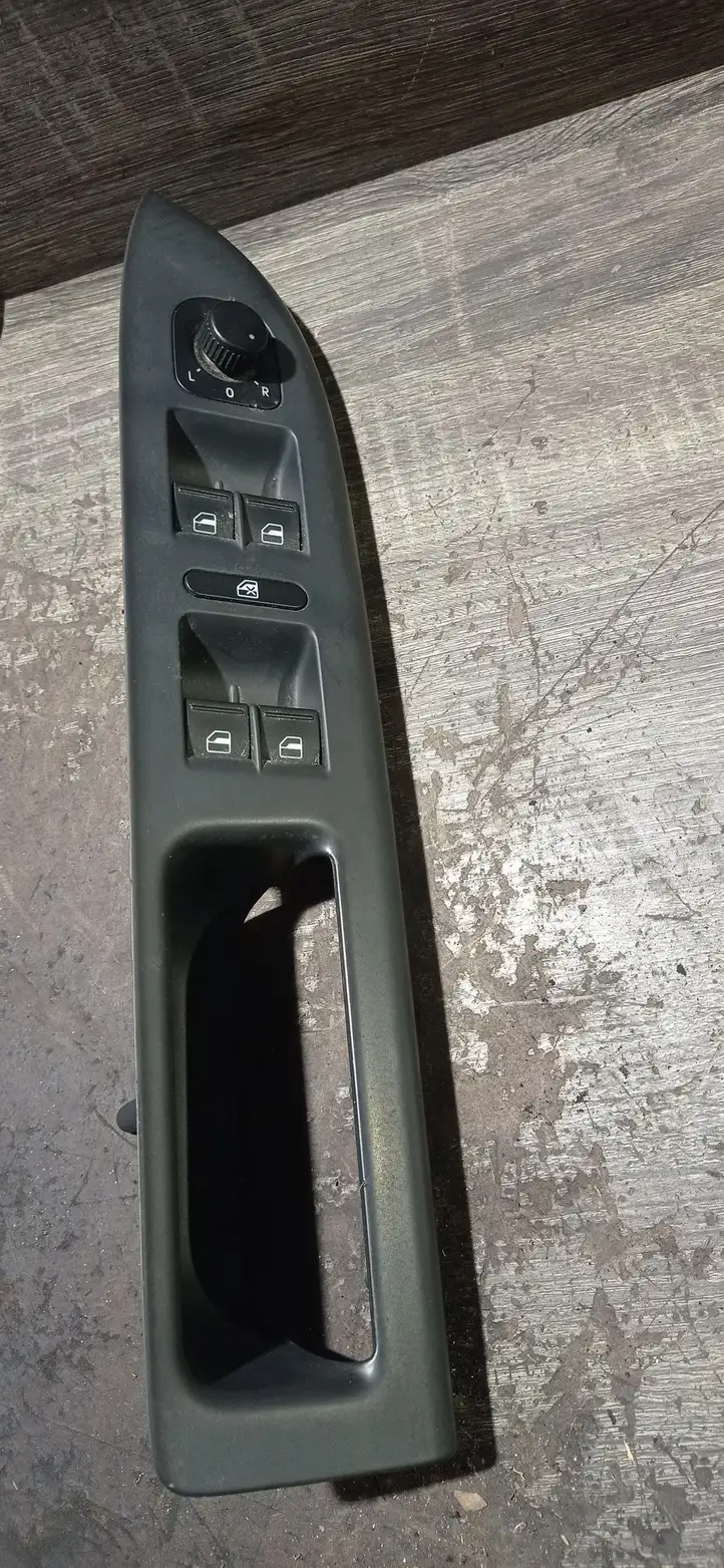 Volkswagen Golf Plus (2004 - 2008) 5M1867371C Кнопка стеклоподъемников — фото 1