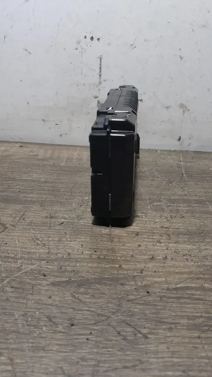 Opel Astra (2009 - 2012)  22858076 Экран/ дисплей / маленький экран