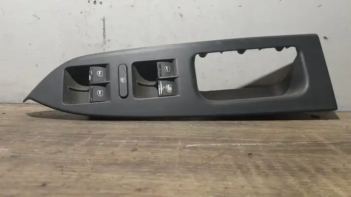 Volkswagen Touran I (2003 - 2010) Блок кнопок стеклоподъемников — фото 1