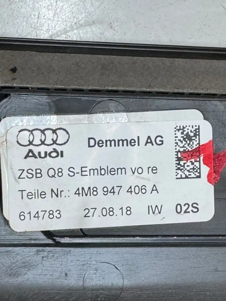 Audi Q8 (2018 - ) 4M8947406A Отделка переднего порога — фото 2