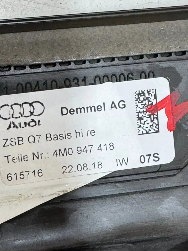 Audi Q8 (2018 - ) 4M8947406A Отделка переднего порога — фото 4