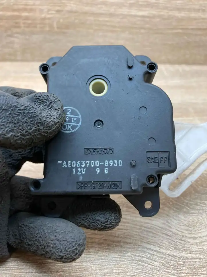 Toyota Corolla Verso AR10 (2004 - 2009) 0637008930 Двигатель задвижки потока воздуха — фото 5
