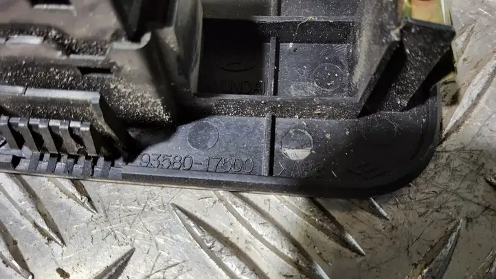 Hyundai Matrix (2001 - 2005) 9358017500 Кнопка стеклоподъемников — фото 1