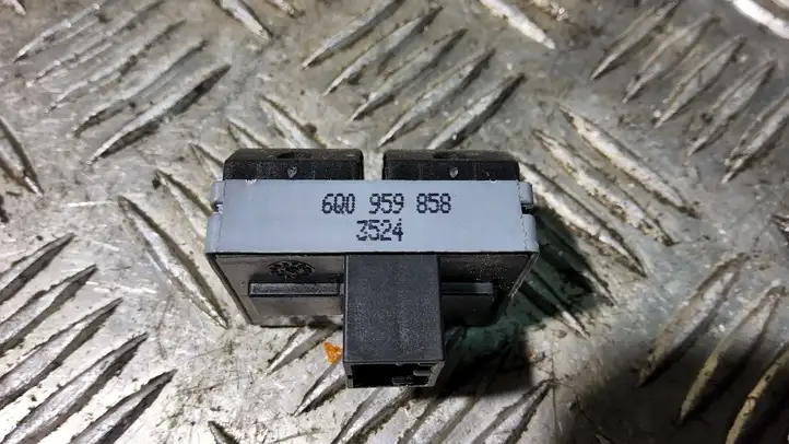 Volkswagen Polo (2005 - 2009) 6Q0959858 Блок кнопок стеклоподъемников — фото 2