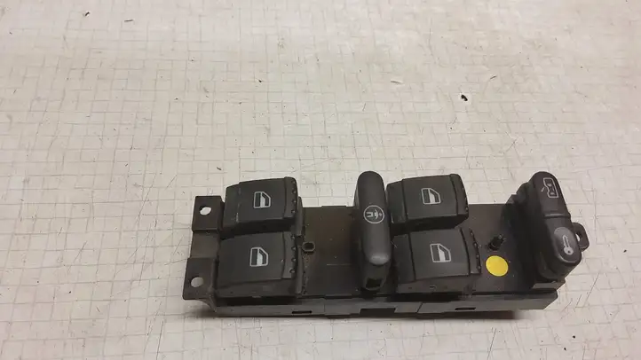 Seat Toledo II (1M) (1998 - 2006) 1J4959857B Блок кнопок стеклоподъемников — фото 1