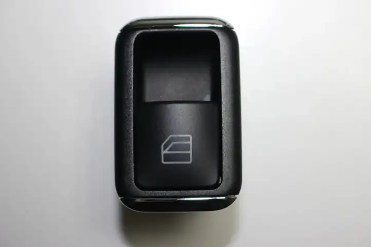 Mercedes-Benz E C207 W207 (2009 - 2017) A2048707358 Блок кнопок стеклоподъемников — фото 1