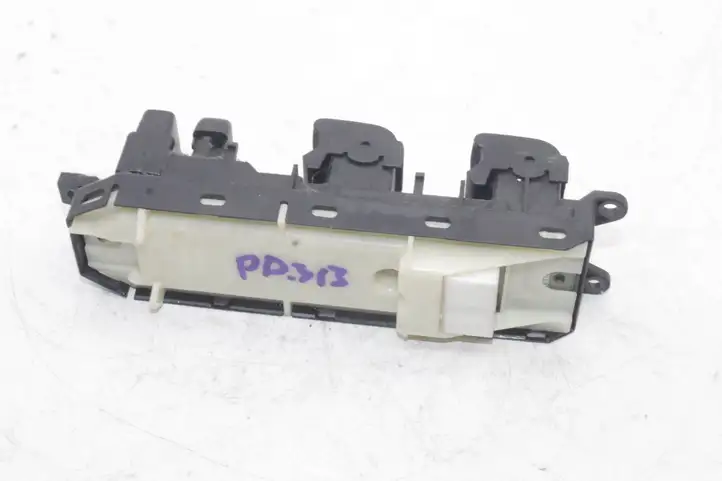 Toyota Prius+ (ZVW40) (2011 - 2018) Блок кнопок стеклоподъемников — фото 3