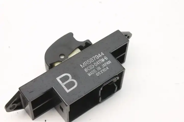 Mitsubishi Outlander (2007 - 2012) MR587944 Блок кнопок стеклоподъемников — фото 4