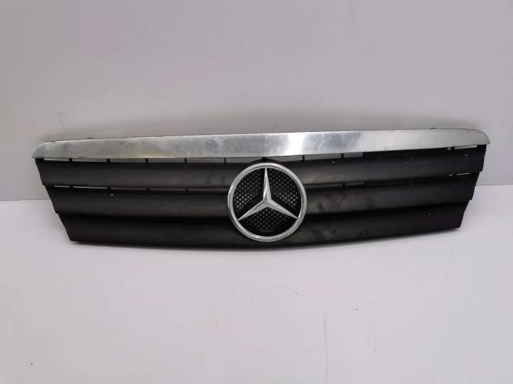 Mercedes-Benz A W168 (1997 - 2004)  1688800983 Верхняя решётка