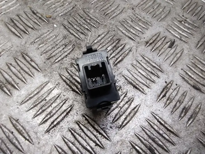 Toyota Corolla Verso AR10 (2004 - 2009) 848100F010 Блок кнопок стеклоподъемников — фото 3