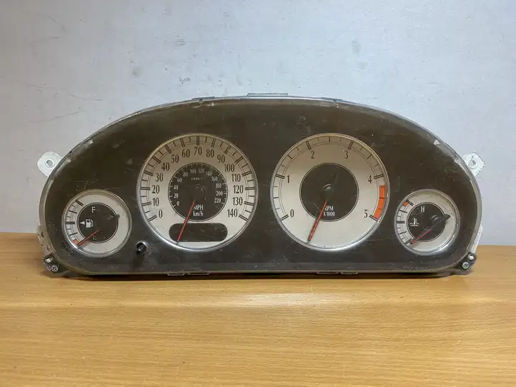 Chrysler Voyager (1996 - 2001)  TN1575107242 Спидометр (приборный щиток)