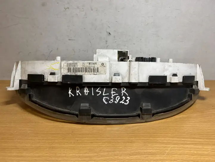 Chrysler Voyager (1996 - 2001)  TN1575107242 Спидометр (приборный щиток)