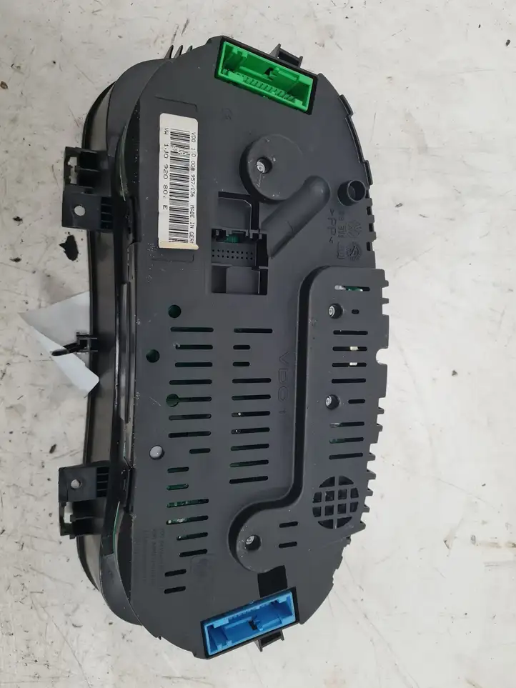 Volkswagen Bora (1998 - 2005)  1J0920801E Спидометр (приборный щиток)