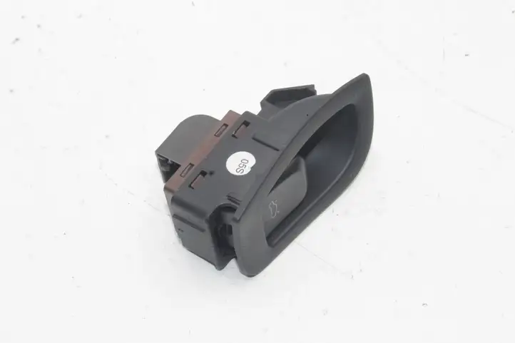 Audi A4 S4 B8 8K (2007 - 2011) 8K0959831 Кнопка закрытия багажника — фото 3