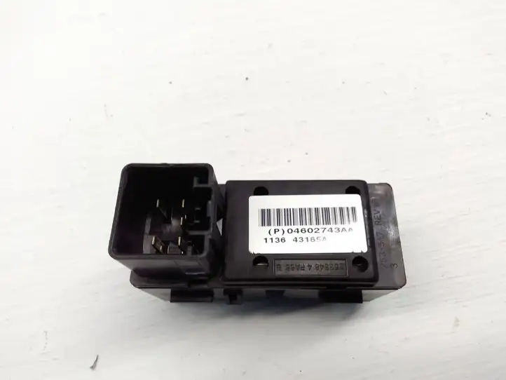 Jeep Grand Cherokee (WK) (2004 - 2010) P04602743AA Блок кнопок стеклоподъемников — фото 4