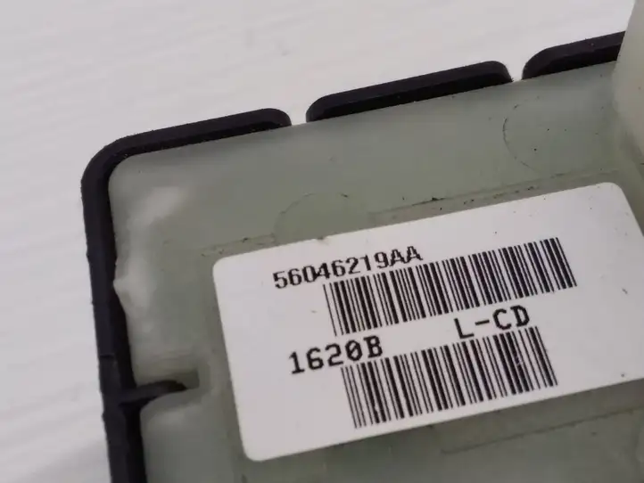 Dodge Caliber (2006 - 2012) 56046219AA Кнопка стеклоподъемников — фото 4