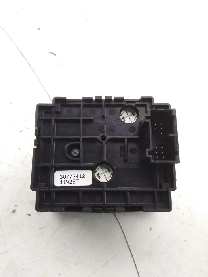 Volvo C30 (2010 - 2013) 30772412 Включатель фонарей — фото 2