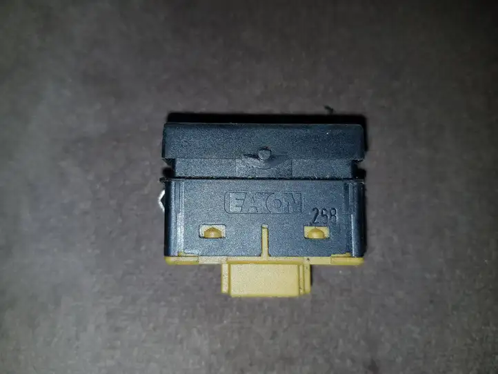 BMW 5 E60 E61 (2004 - 2010) 8368941 Кнопка стеклоподъемников — фото 3