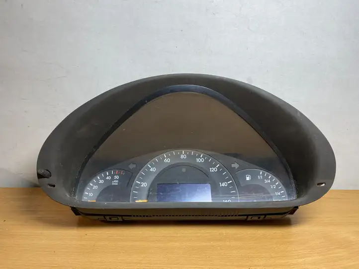 Mercedes-Benz C W203 (2000 - 2007)  88311323 Спидометр (приборный щиток)