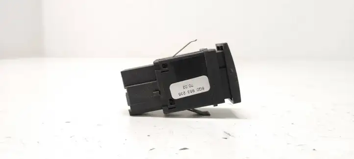 Volkswagen Polo (2001 - 2005) 6Q0953235 Включатель аварийных фонарей — фото 3