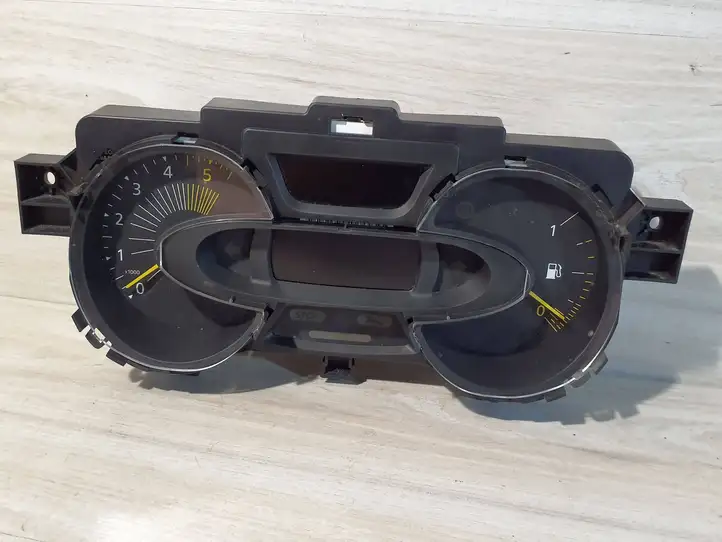 Renault Captur (2013 - 2020)  248104783R Спидометр (приборный щиток)