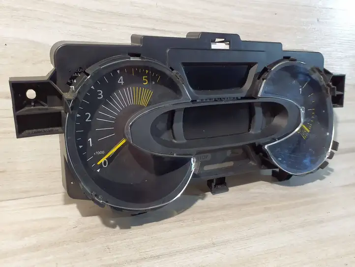 Renault Captur (2013 - 2020)  248104783R Спидометр (приборный щиток)