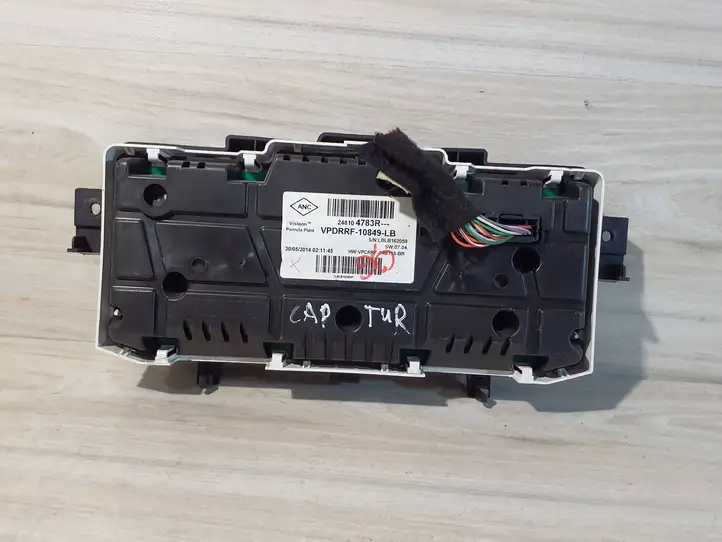 Renault Captur (2013 - 2020)  248104783R Спидометр (приборный щиток)