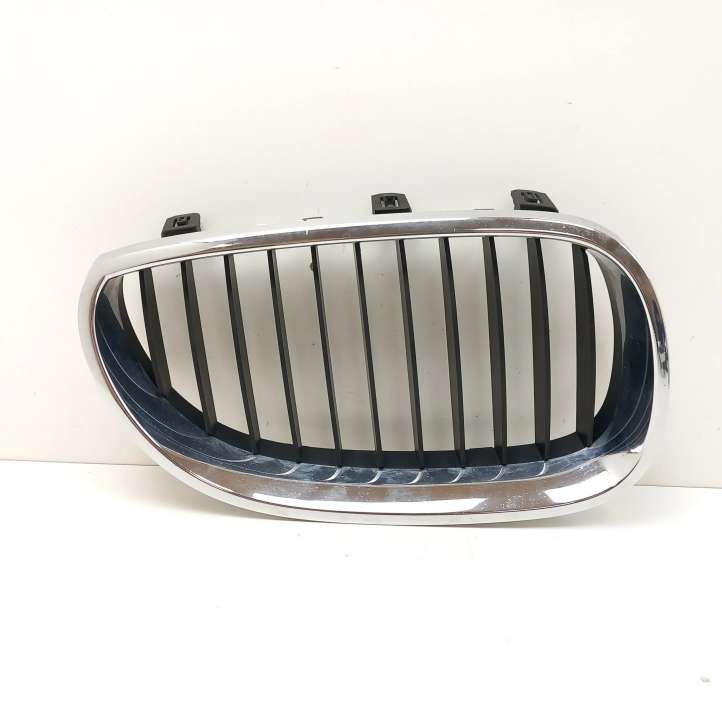 BMW 5 E60 E61 (2004 - 2010)  7027062 Верхняя решётка