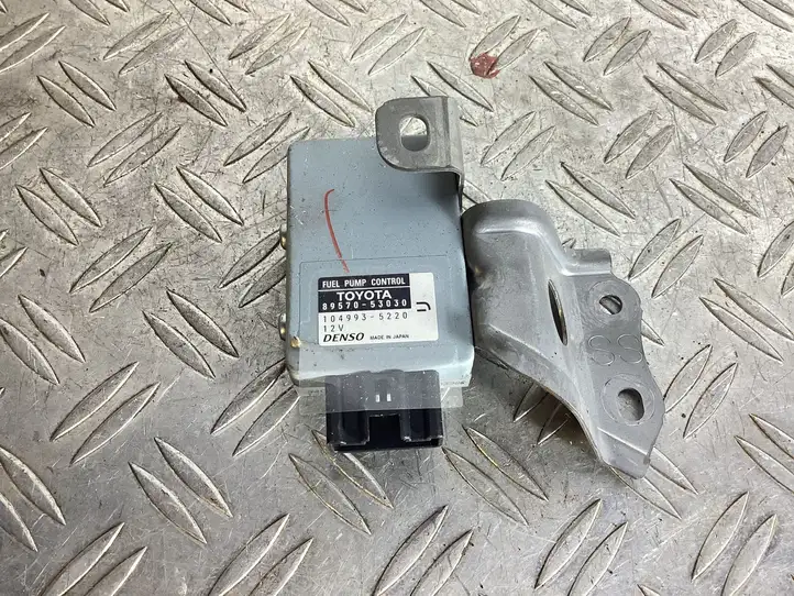 Lexus GS 250 300 350 300h 450h (2015 - 2020) 8957053030 Реле измерителя уровня горючего — фото 1