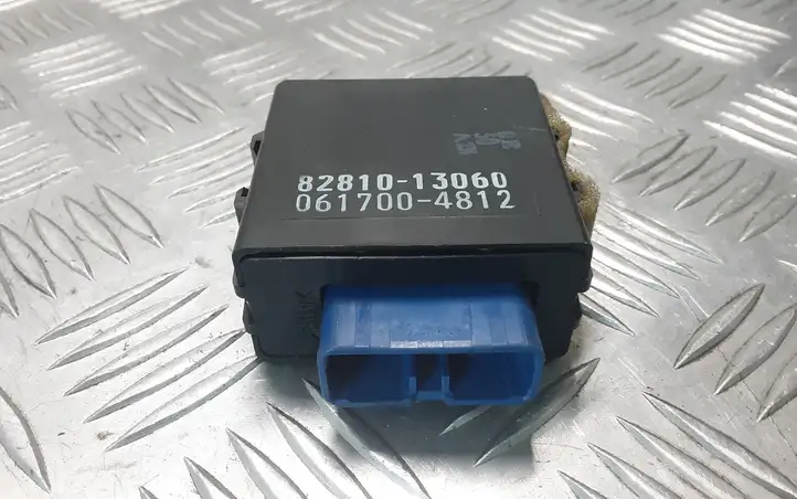 Toyota Corolla E120 E130 (2004 - 2007) 8264212050 Реле дневных фонарей — фото 1