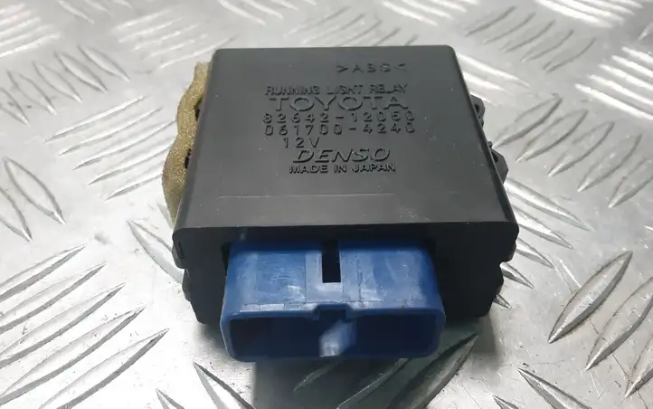 Toyota Corolla E120 E130 (2004 - 2007) 8264212050 Реле дневных фонарей — фото 3