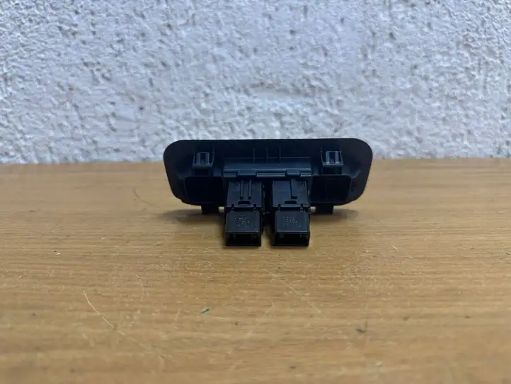 Lexus NX (2021 - ) 8494178010 Кнопка закрытия крышки багажника — фото 2