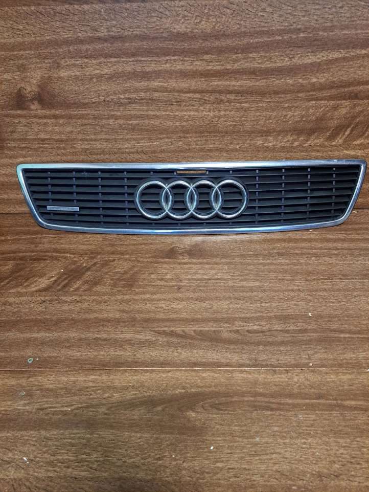 4D0853651E Audi A8 S8 D2 4D Grotelės priekinės