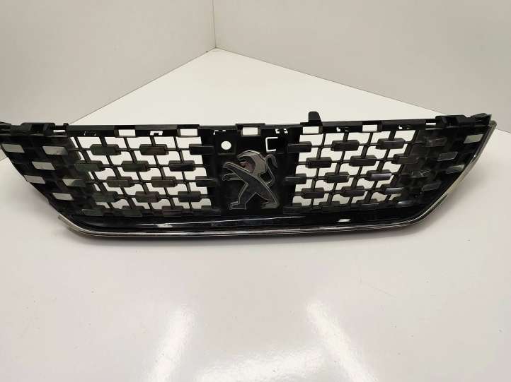 Peugeot 508 (2018 - )  9817022677 Верхняя решётка