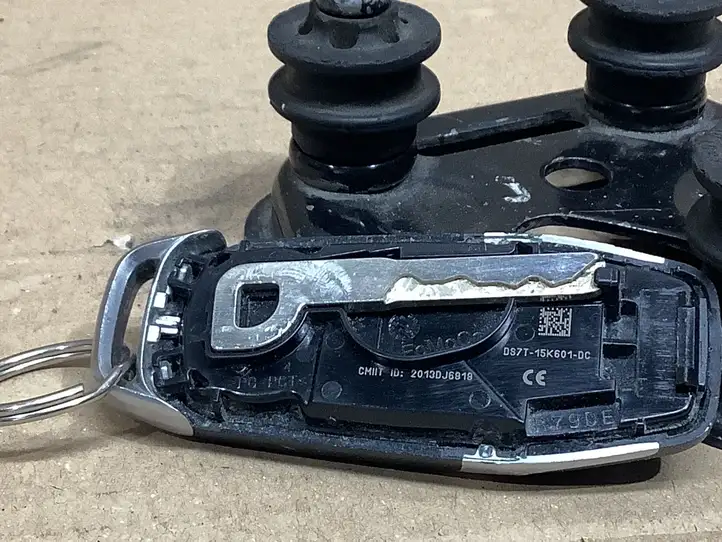 Ford Mondeo MK V (2014 - )  DS7T15K601DC Ключ / карточка зажигания