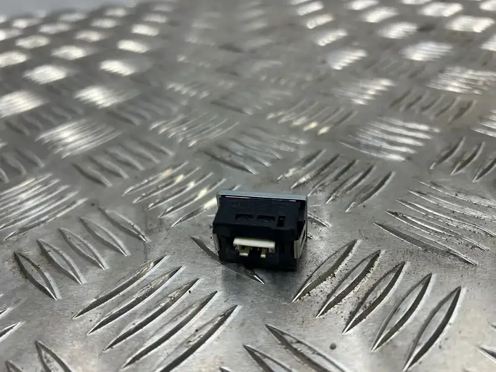 BMW 3 F30 F35 F31 (2012 - 2018) 9384363 Кнопка обогрева рулевого колеса — фото 4