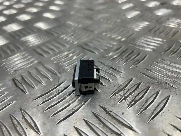 BMW 3 F30 F35 F31 (2012 - 2018) 9384363 Кнопка обогрева рулевого колеса — фото 5