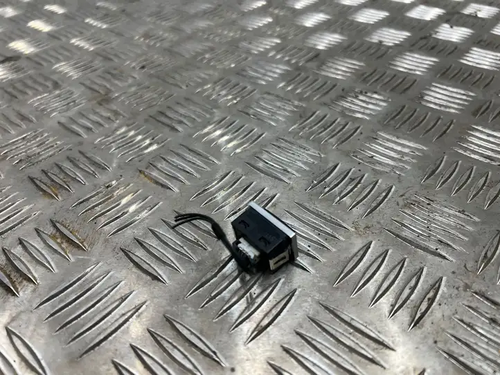 BMW 3 F30 F35 F31 (2012 - 2018) 9384363 Кнопка обогрева рулевого колеса — фото 4