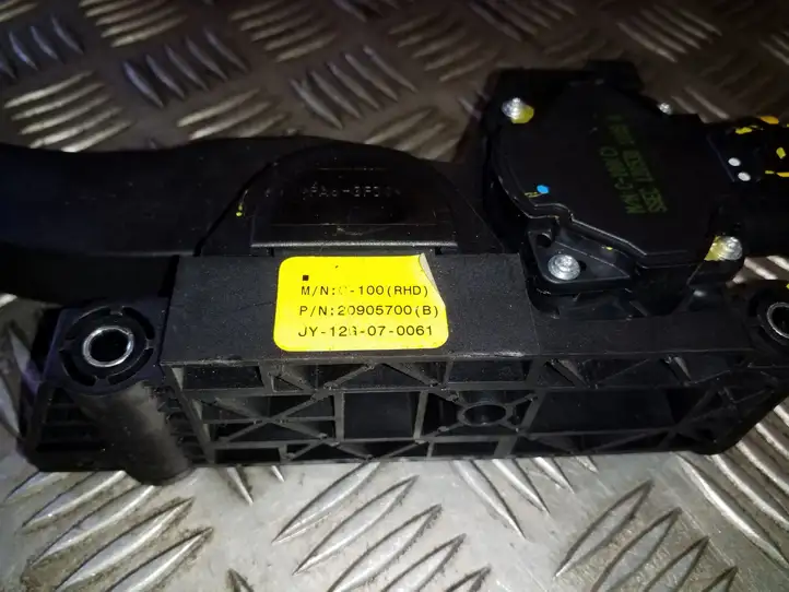 Chevrolet Captiva (2011 - 2013) 20905700 Педаль акселератора — фото 2