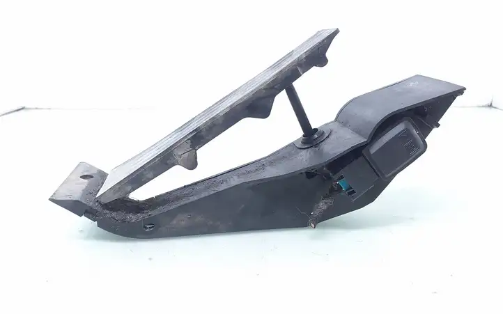 BMW 3 E90 E91 (2005 - 2012)  6772646 Педаль акселератора