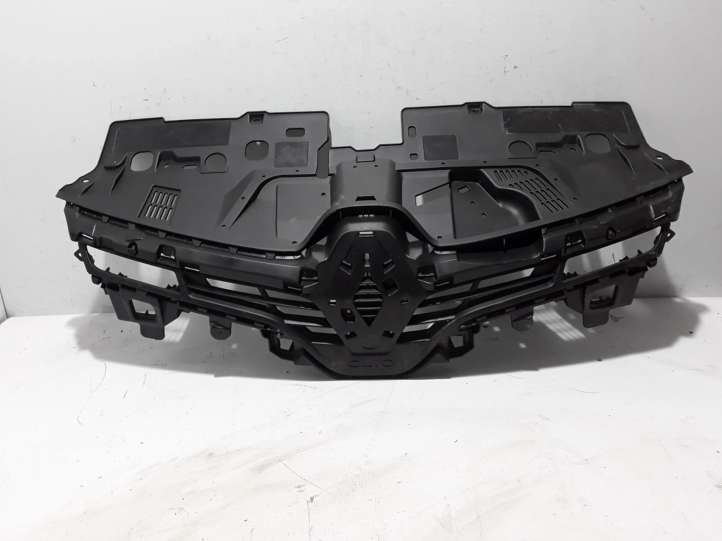 622563184R Renault Clio IV Grotelės priekinės