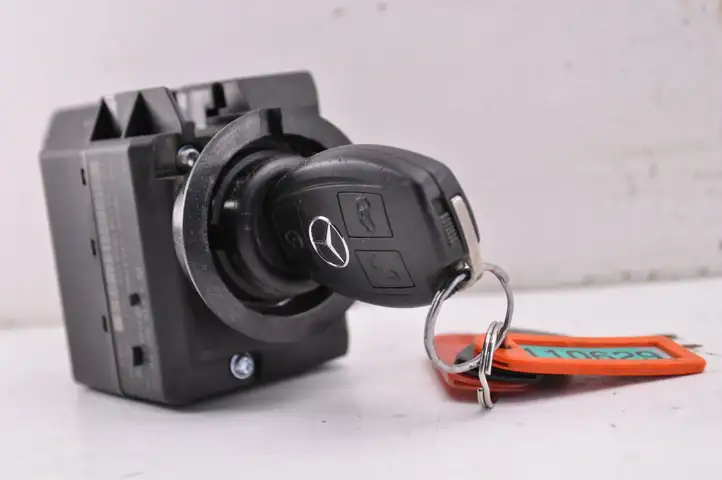 Mercedes-Benz Vito Viano W639 (2010 - 2015)  A6399006600 Замок зажигания