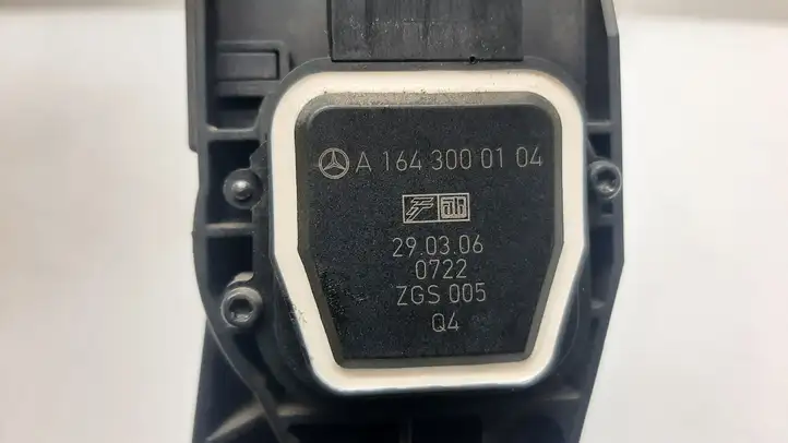 Mercedes-Benz R W251 (2005 - 2013) A1643000104 Педаль акселератора — фото 5