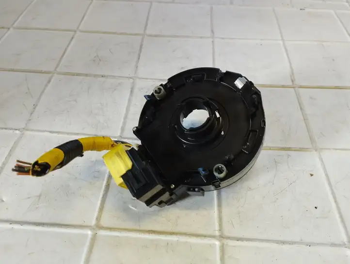 Toyota Corolla Verso AR10 (2004 - 2009) Контактное кольцо SRS — фото 2