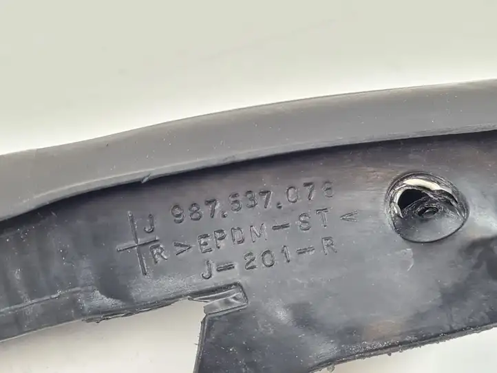 Porsche Boxster 987 (2005 - 2012) 987537076 Уплотнитель передней двери — фото 7