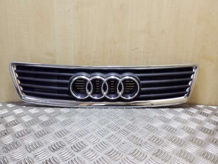 4Z7853651 Audi A6 Allroad C5 Grotelės priekinės