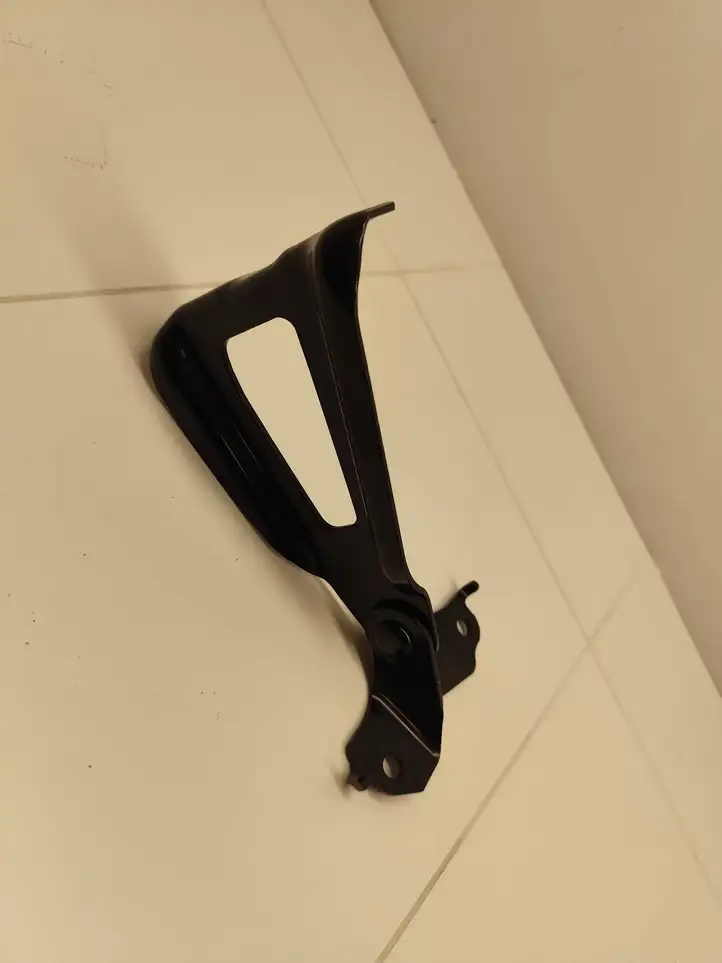 Toyota RAV 4 (XA50) (2018 - )   Направляющая лыжа заднего сиденья