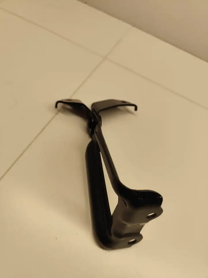 Toyota RAV 4 (XA50) (2018 - )   Направляющая лыжа заднего сиденья